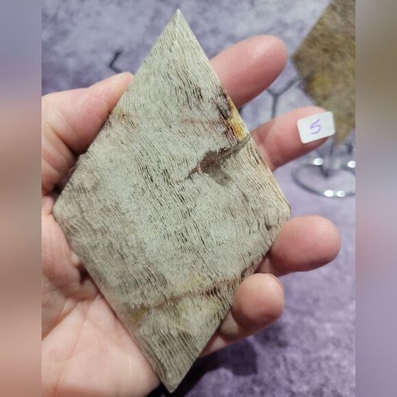 Garden Quartz Rhombas with Stand - Picture 4 of 13